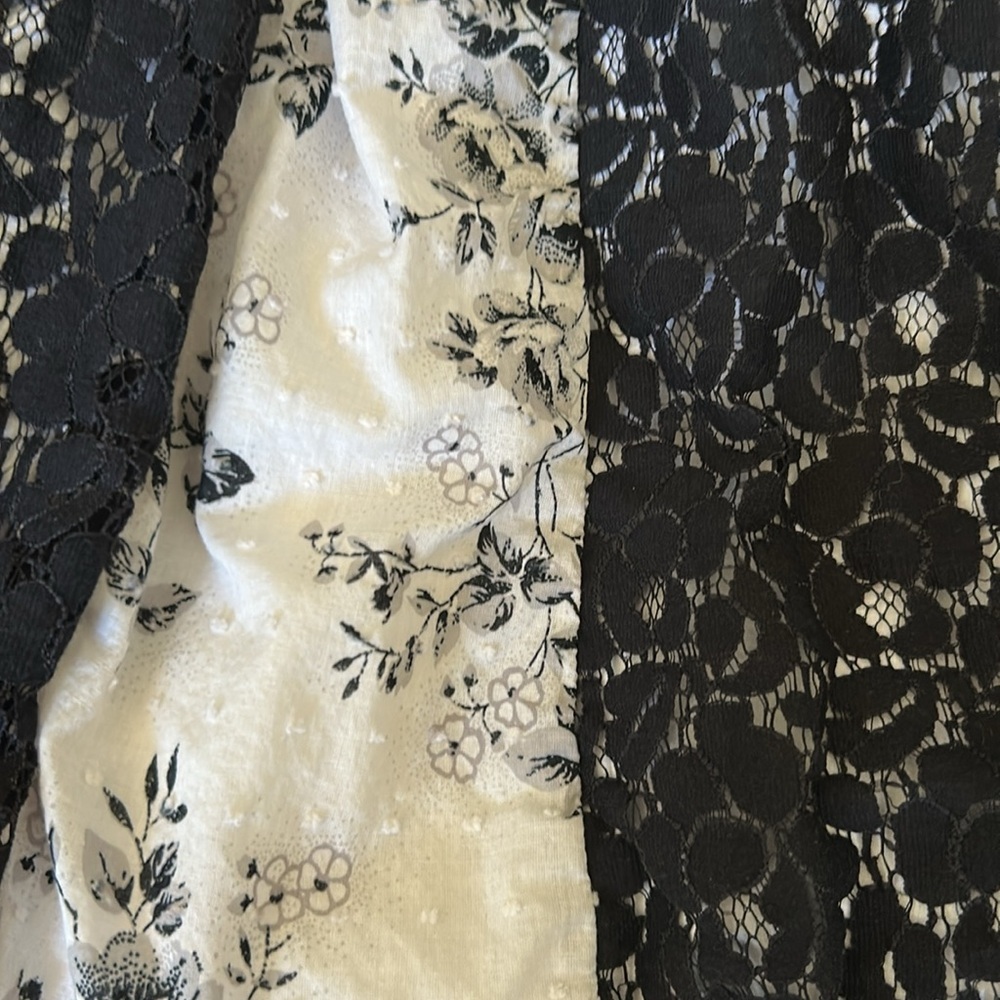 5/$25 Studio 253 100% cotton black and white feminine floral skirt size small - Picture 2 of 6